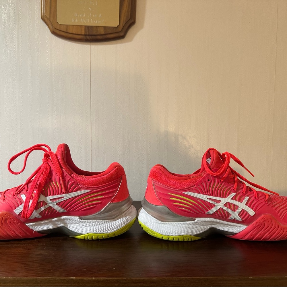 Asics tennis court shoes